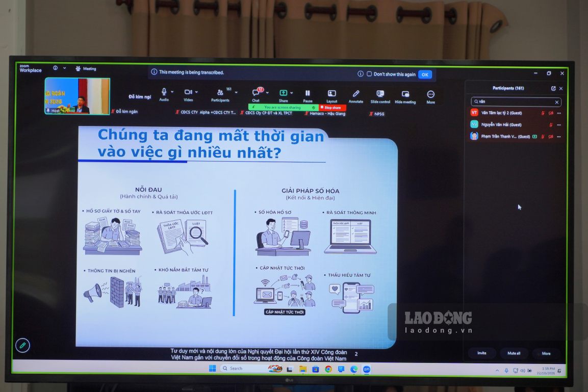 Lớp tập huấn theo hình thức trực tiếp và trực tuyến. Ảnh: Tạ Quang (ảnh chụp ngày 22.10)