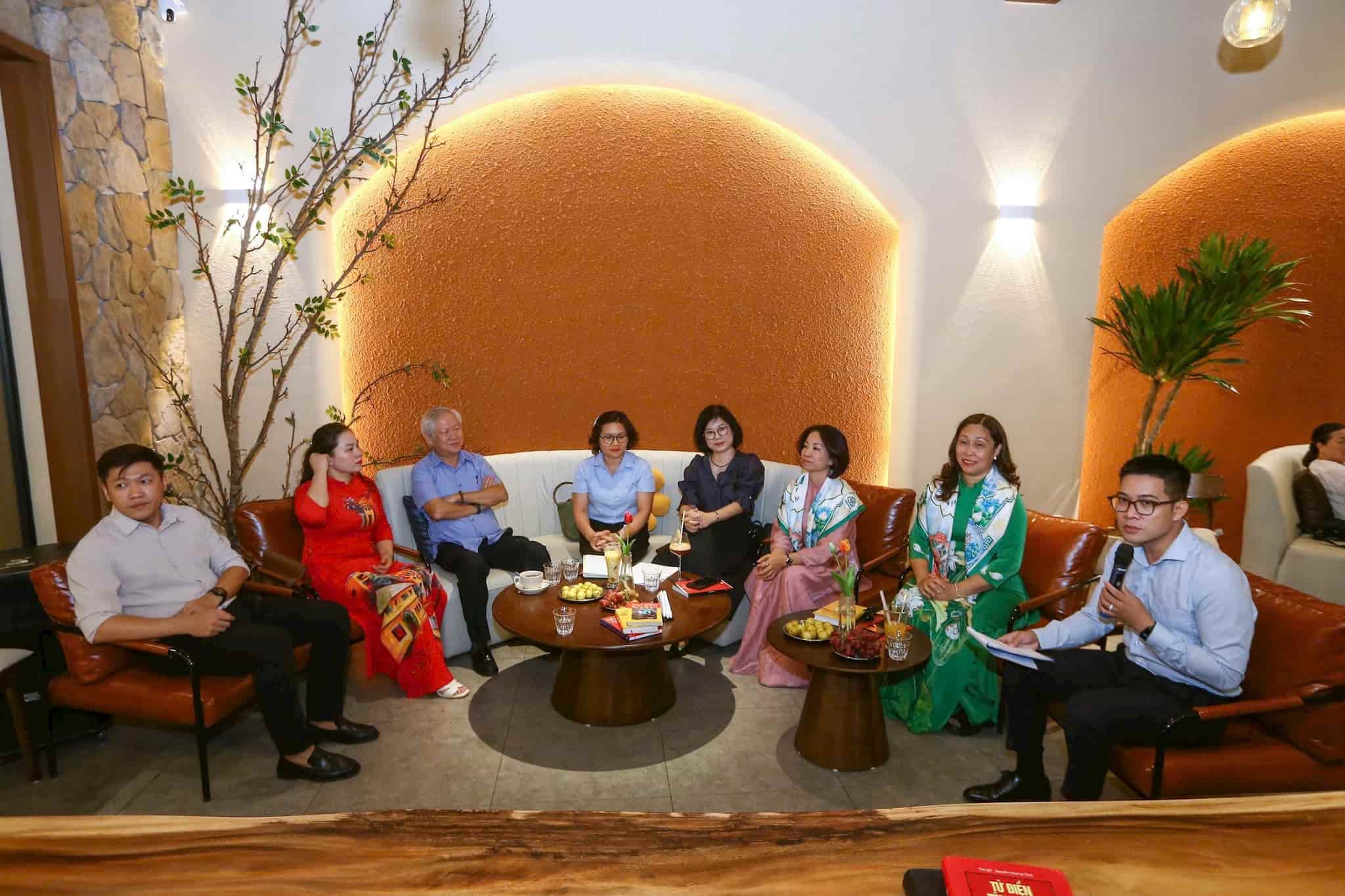 Talkshow “Một giờ với những người làm đẹp thành phố” nằm trong khuôn khổ Chương trình truyền thông “An sinh hạnh phúc cho nữ công nhân môi trường” năm 2026 do Cơ quan Báo và Phát thanh, truyền hình Hà Nội phối hợp cùng Tổ chức ActionAid Quốc tế tại Việt Nam và Quỹ Hỗ trợ Chương trình, Dự án An sinh xã hội Việt Nam (AFV), Công ty TNHH MTV Môi trường Đô thị Hà Nội (URENCO) thực hiện. Ảnh: Ban Tổ chức. 