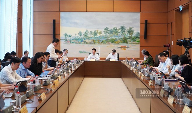 Phiên thảo luận tổ chiều 22.10 về ba dự án Luật Đất đai (sửa đổi), Luật Nhà ở (sửa đổi), Luật Kinh doanh bất động sản (sửa đổi). Ảnh: Hạo Thiên