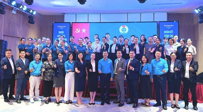 出席TMS集团股份公司第一届工会成立大会的代表们,2026-2030年任期,祝贺大会圆满成功。图片:黄俊/CĐCTVN