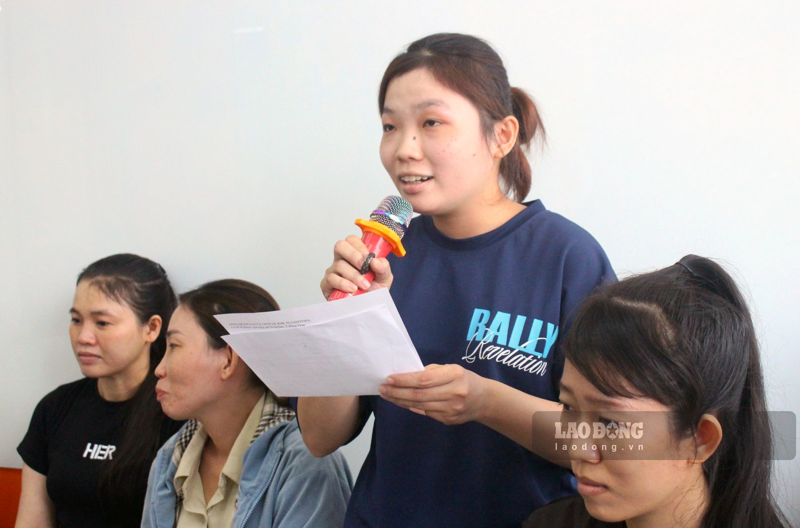 Chị Trần Thị Minh Thơ, công nhân Tổ Cá xẻ bướm của công ty. Ảnh: Thanh Mai