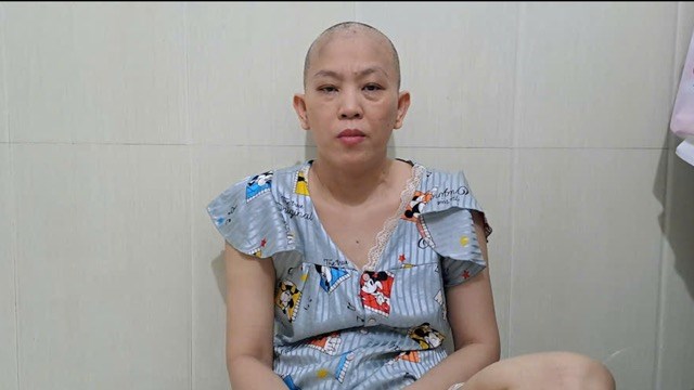 Chị Lê Thị Đào mong có thêm điều kiện điều trị ung thư để được ở bên con trai còn nhỏ. Ảnh: Nhân vật cung cấp
