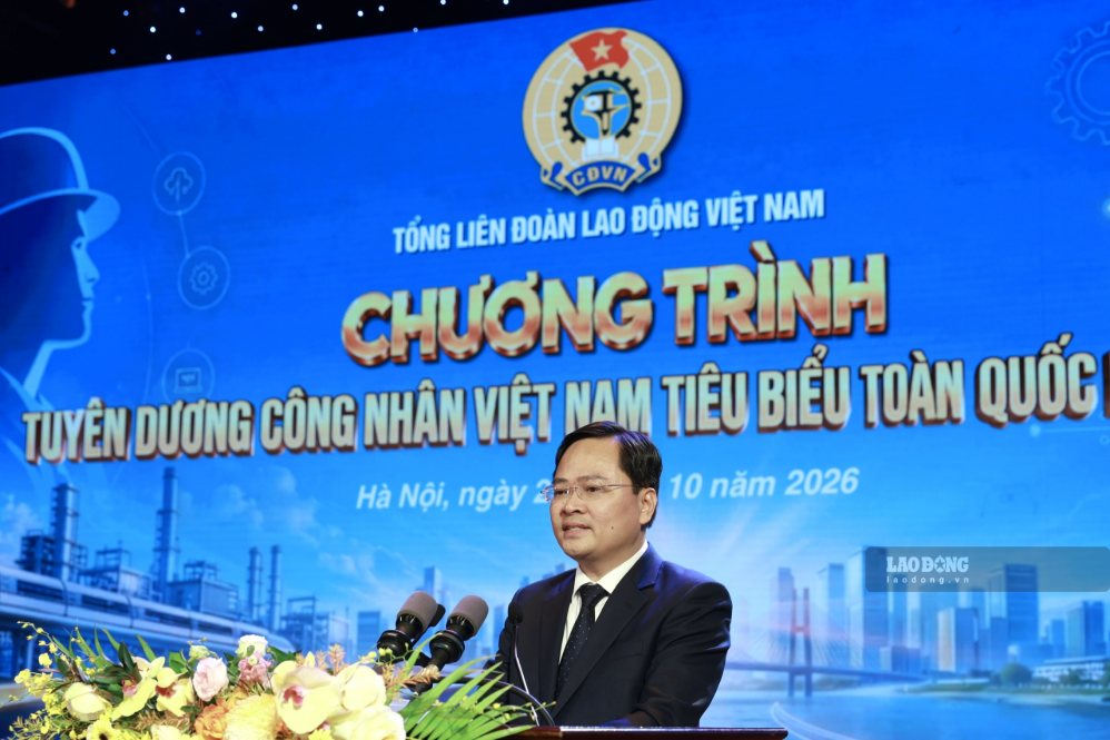 Ông Nguyễn Anh Tuấn - Ủy viên Trung ương Đảng, Chủ tịch Tổng LĐLĐVN - phát biểu khai mạc Chương trình tuyên dương Công nhân Việt Nam tiêu biểu toàn quốc năm 2026. Ảnh: Hải Nguyễn 