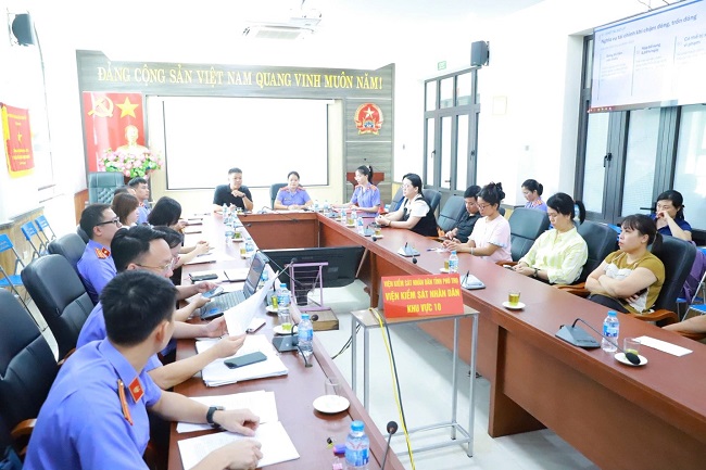 BHXH tỉnh Phú Thọ phối hợp với Viện kiểm sát trong công tác thu BHXH. Ảnh: BHXH tỉnh Phú Thọ