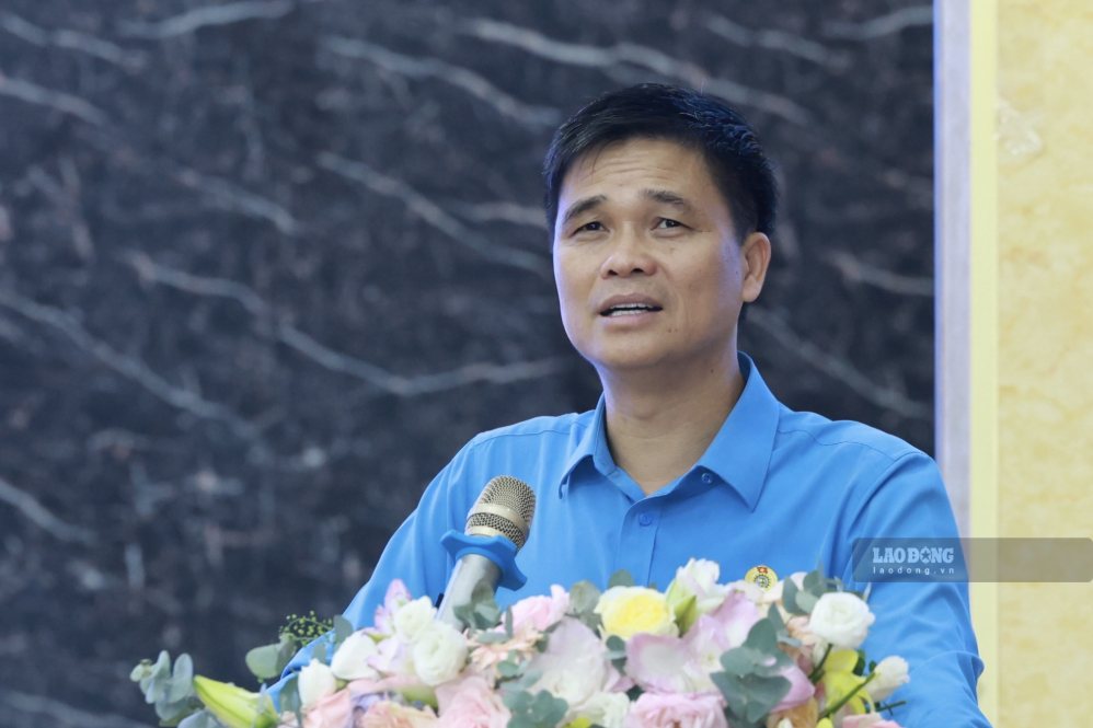Ông Ngọ Duy Hiểu - Phó Chủ tịch Thường trực Tổng LĐLĐVN - phát biểu khai mạc chương trình giao lưu. Ảnh: Hải Nguyễn