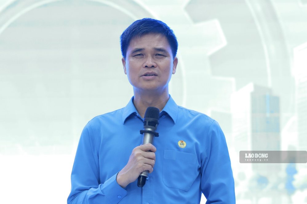 Phó Chủ tịch Thường trực Tổng LĐLĐ Việt Nam Ngọ Duy Hiểu phát biểu bế mạc chương trình giao lưu. Ảnh: Hải Nguyễn