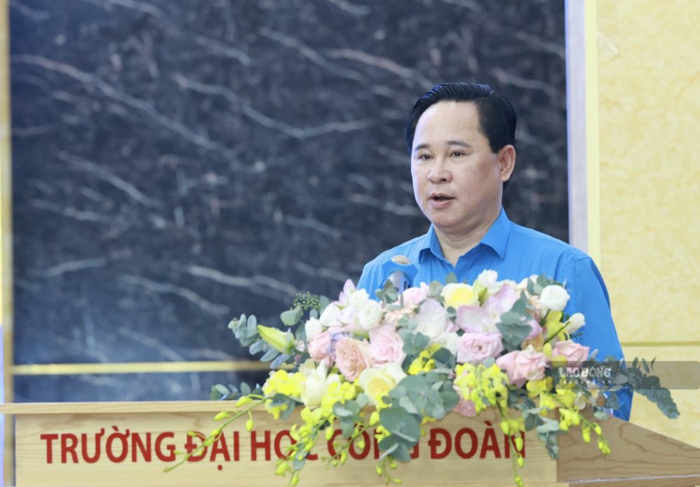 PGS.TS Lê Mạnh Hùng - Bí thư Đảng ủy, Hiệu trưởng Trường Đại học Công đoàn phát biểu tại chương trình. Ảnh: Hải Nguyễn