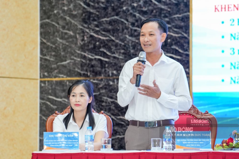Anh Nguyễn Đức Toàn - Điều dưỡng trưởng Khoa Nội tổng hợp, Bệnh viện Đa khoa U Minh, tỉnh Cà Mau. Ảnh: Hữu Chánh