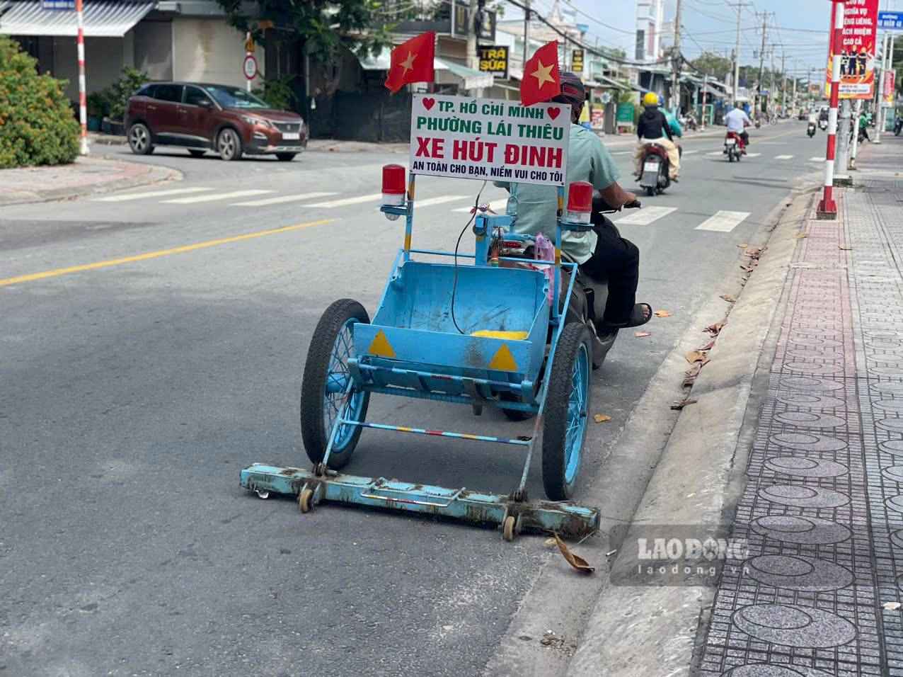 Conductor lleva casi 4 años trabajando diligentemente para extraer clavos para que la gente en Ciudad Ho Chi Minh circule de forma segura