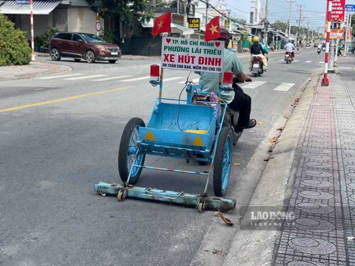 El coche de extracción de clavos del Sr. Phung Huu Hiep recorre todos los caminos. Foto: Dinh Trong