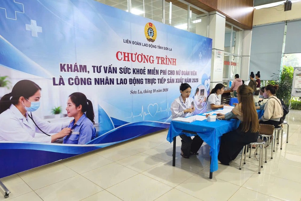 Liên đoàn Lao động tỉnh Sơn La tổ chức khám, tư vấn sức khỏe miễn phí cho nữ đoàn viên Chi nhánh Công ty TNHH đầu tư và phát triển Goodfaith Việt Nam tại Sơn La. Ảnh: Trường Sơn