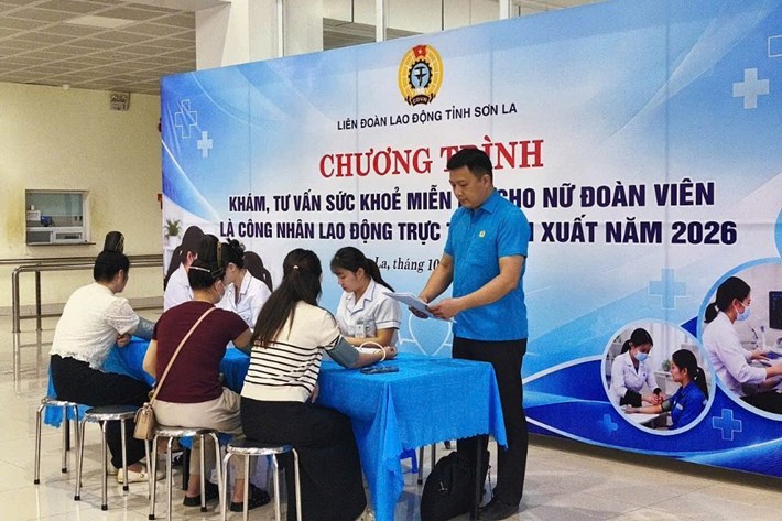 La Federación Laboral de la provincia de Son La organiza exámenes y detección de cáncer especializados gratuitos para mujeres miembros del sindicato de la sucursal de Goodfaith Vietnam Investment and Development Co., Ltd. en Son La. Foto: Federación Laboral de la provincia de Son La
