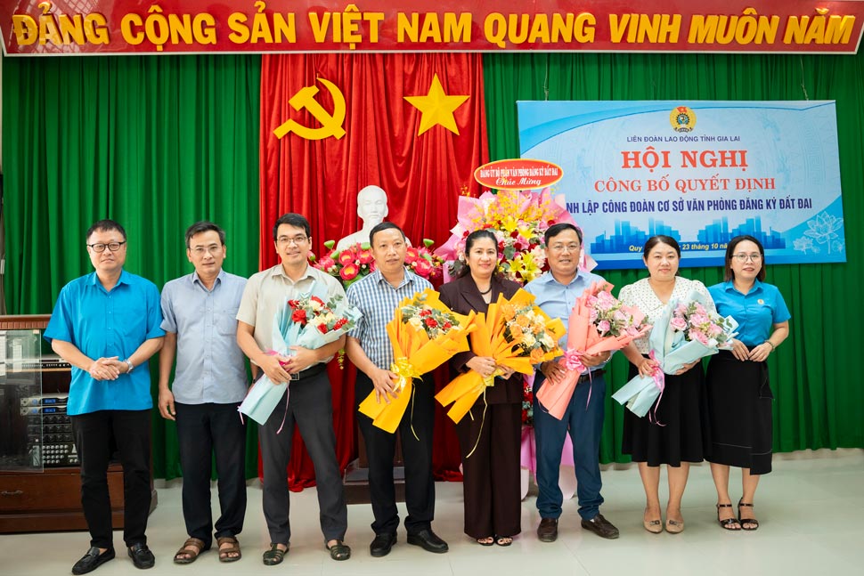 Ban Chấp hành Công đoàn cơ sở Văn phòng Đăng ký đất đai có 5 thành viên. Ảnh: Công đoàn phường Quy Nhơn