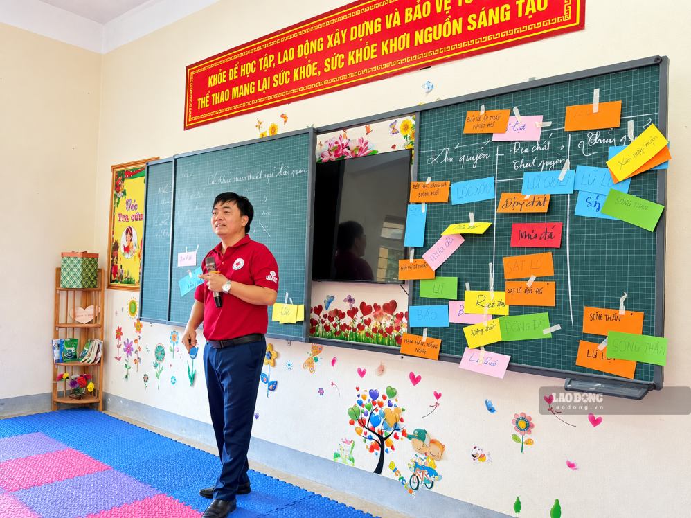 Difundir habilidades de respuesta a desastres naturales a los profesores de Nghệ An