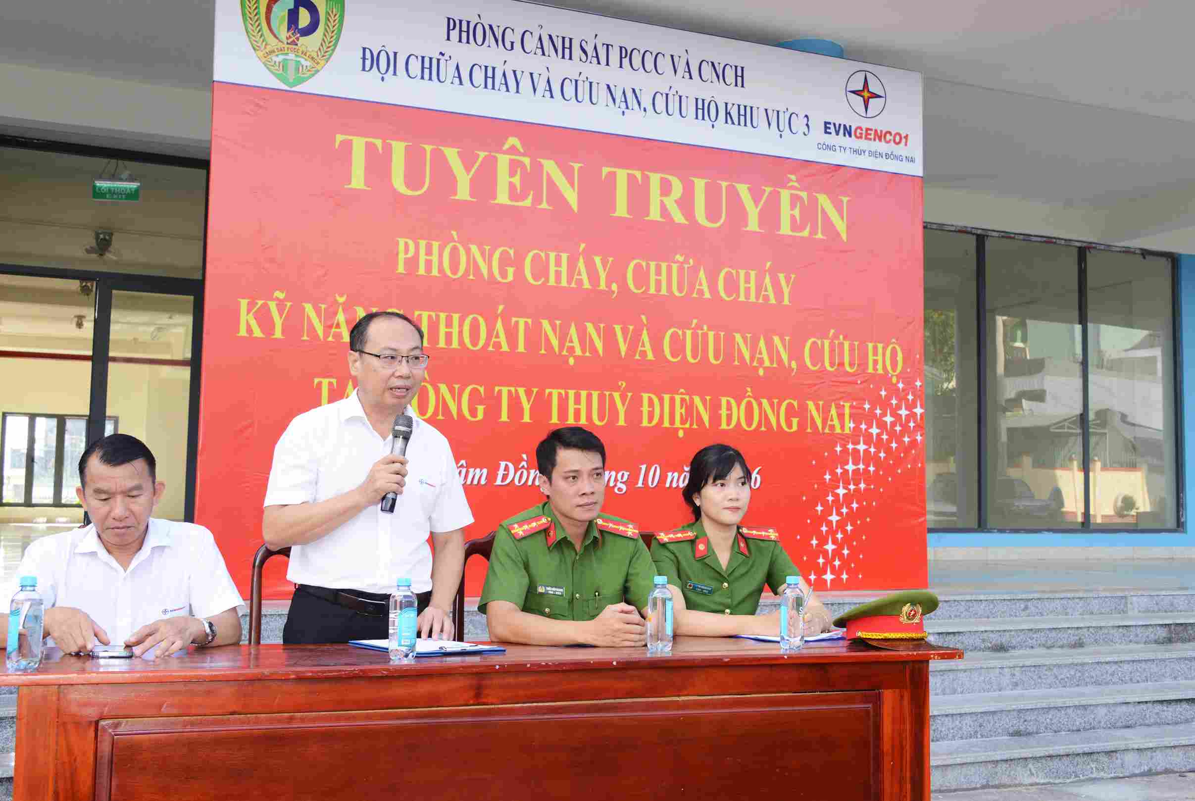 Ông Hồ Sĩ Hưng – Phó Giám đốc Công ty Thủy điện Đồng Nai phát biểu chỉ đạo tại buổi tập huấn. Ảnh: Quốc Huy 