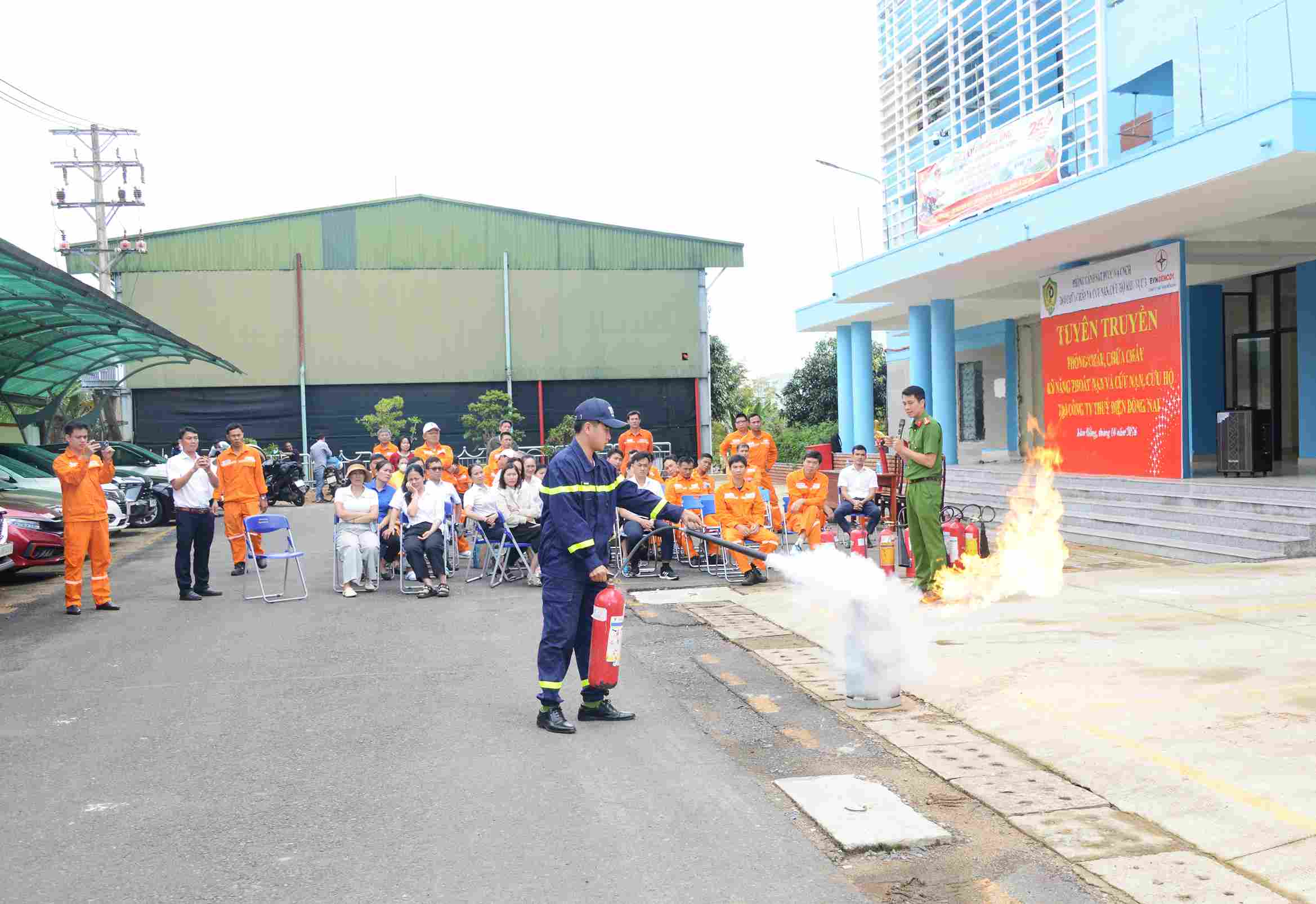 Công ty Thủy điện Đồng Nai nâng cao kỹ năng phòng cháy, chữa cháy