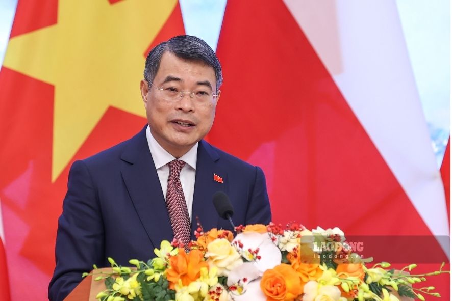 Thủ tướng Chính phủ Lê Minh Hưng phát biểu tại gặp gỡ báo chí hai nước. Ảnh: Hải Nguyễn