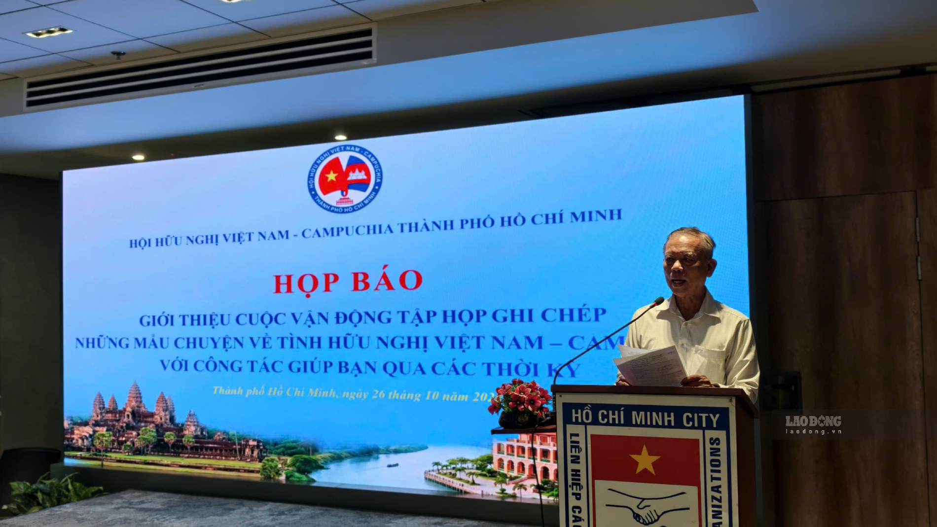 Ông Nguyễn Văn Triệu, Phó Chủ tịch Thường trực, Tổng Thư ký Hội Hữu nghị Việt Nam – Campuchia TPHCM phắt biểu tại sự kiện. Ảnh: Thái Bảo