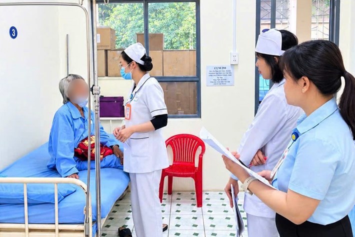 Concursantes que participan en el concurso de Mejor Jefe de Enfermería y concurso de habilidades de enfermería - técnica médica en 2026. Foto: Sindicato del barrio de Thong Nhat