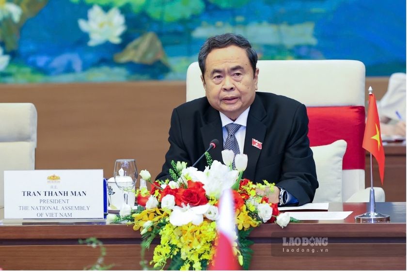 Ủy viên Bộ Chính trị, Chủ tịch Quốc hội Trần Thanh Mẫn phát biểu tại cuộc hội kiến Thủ tướng Ba Lan Donald Tusk. Ảnh: Hải Nguyễn