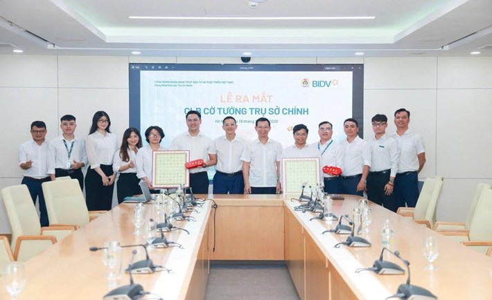 On October 19th, the Trade Union of BIDV Headquarters Area launched the Chess Club, creating an intellectual playground for union members and employees. Photo: Vietnam Bank Trade Union