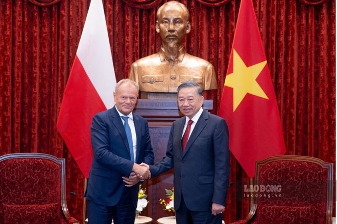 General Secretary and President To Lam receives Polish Prime Minister Donald Tusk. Photo: Hai Nguyen