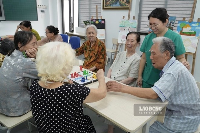 The draft revised Law on Social Insurance proposes to supplement the responsibility of the Ministry of Health in developing, guiding, inspecting and handling violations of social pension allowances. Photo: Thuy Linh