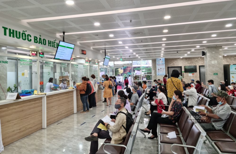 BHXH TPHCM cho biết trường hợp đến ngày 31.12.2026 đơn vị còn chậm đóng BHYT thì chưa được cấp giá trị sử dụng thẻ BHYT của năm 2027. Ảnh: Nam Dương 