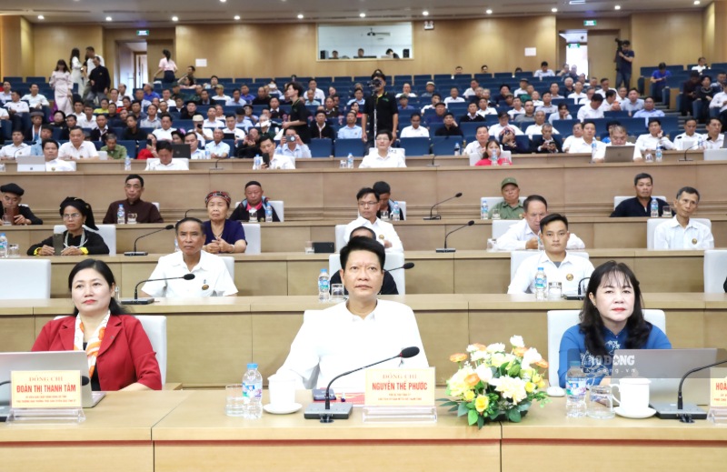 Hội nghị biểu dương, tôn vinh điển hình tiên tiến, phát huy vai trò người có uy tín trong đồng bào dân tộc thiểu số tỉnh Lào Cai năm 2026. Ảnh: Nguyễn Hiên