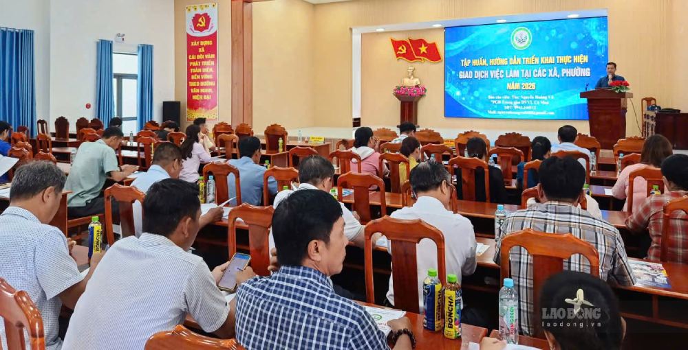 Trung tâm giới thiệu việc làm tỉnh Cà Mau tập huấn công tác đưa phiên giao dịch việc làm đến cơ sở (ảnh chụp tháng 10.2026). Ảnh: Nhật Hồ.