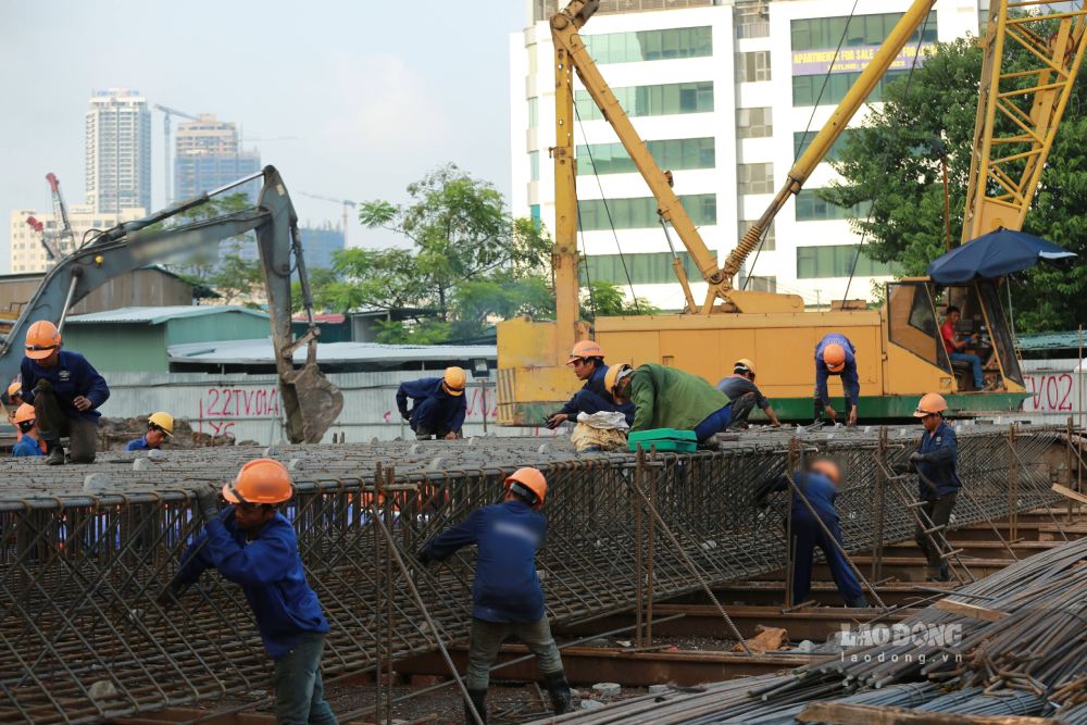 Ensuring occupational safety and health, placing workers in the center