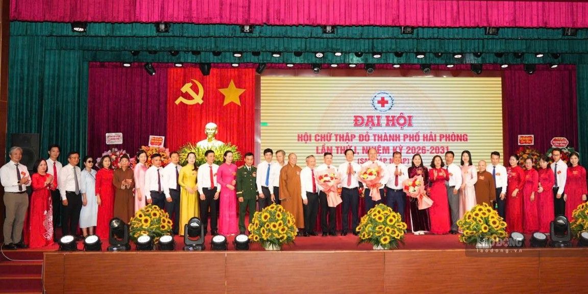 Ban Chấp hành Hội Chữ thập đỏ thành phố khóa I, nhiệm kỳ 2026 - 2031 ra mắt Đại hội. Ảnh: Mai Dung