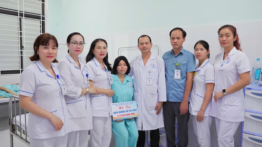 Công đoàn Bệnh viện Đa khoa tỉnh Quảng Trị vận động quyên góp để hỗ trợ đoàn viên mắc bệnh hiểm nghèo. Ảnh: Hàn Nguyên