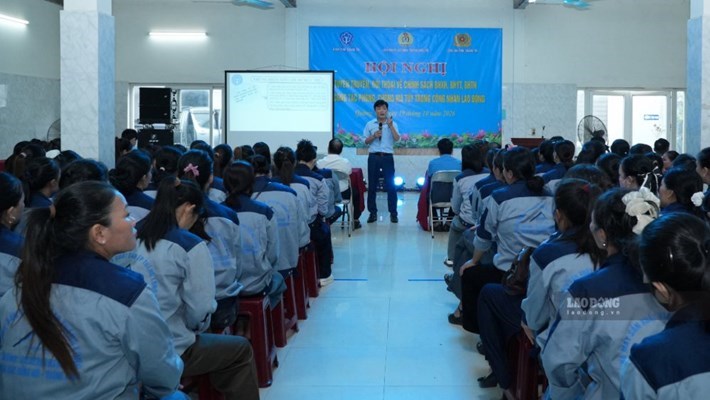 LĐLĐ tỉnh triển khai tuyên truyền, đối thoại về chính sách bảo hiểm và phòng, chống ma túy, tín dụng đen cho người lao động trong tháng 10. Ảnh: Thanh Trung