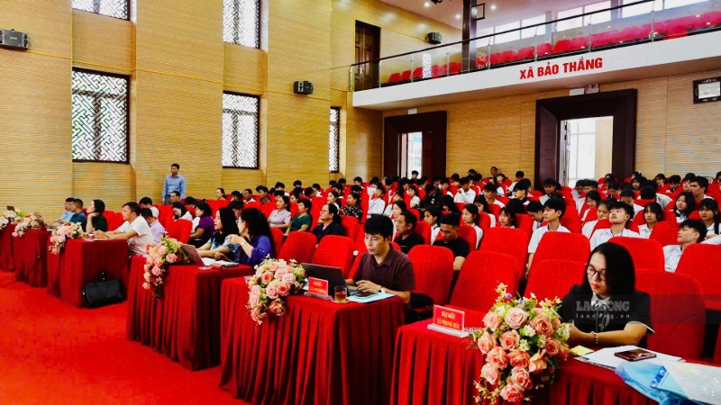 Hội nghị đối thoại về chính sách lao động, việc làm năm 2026 tại cụm 5 xã Bảo Thắng. Ảnh: Thanh Nga