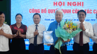 Awarding the decision recognizing the Chairman of the Ho Chi Minh City Labor Federation