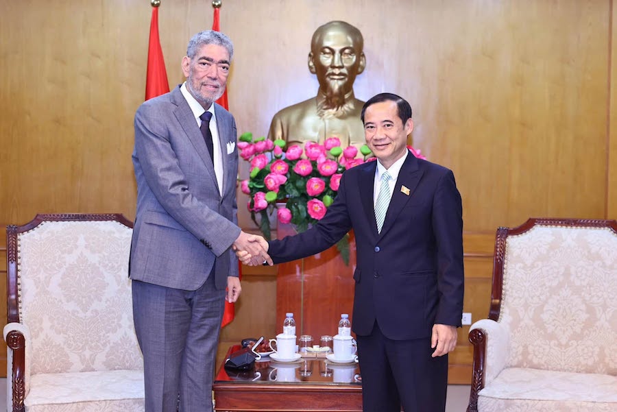 El Sr. Nguyen Thai Hoc recibe al Secretario General del Partido Movimiento de Izquierda Unificado de la República Dominicana
