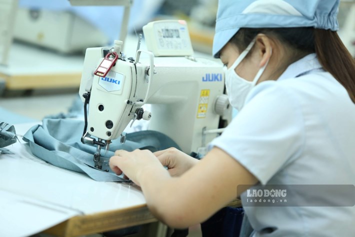 Công nhân Việt Nam đang là lực lượng đóng góp rất lớn vào quá trình sản xuất ra của cải vật chất cho xã hội. Ảnh: Hải Nguyễn