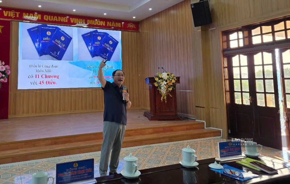 Theo PGS.TS Hoàng Thanh Xuân - Viện trưởng Viện Đào tạo, Bồi dưỡng và Hợp tác quốc tế, Trường Đại học Công đoàn, Điều lệ Công đoàn khóa XIV có nhiều điểm mới, sát thực. Ảnh: Trần Lâm