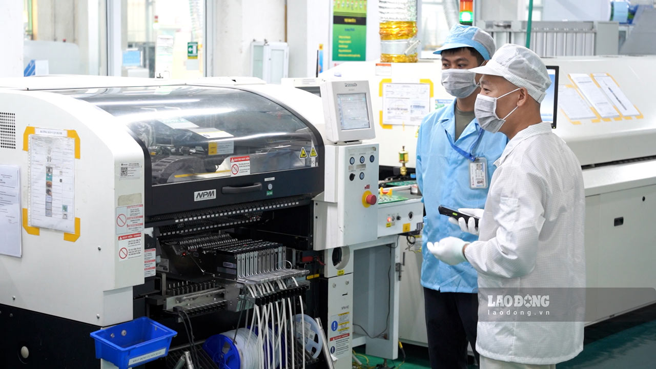 Workers promote initiatives, making billions of VND in profit