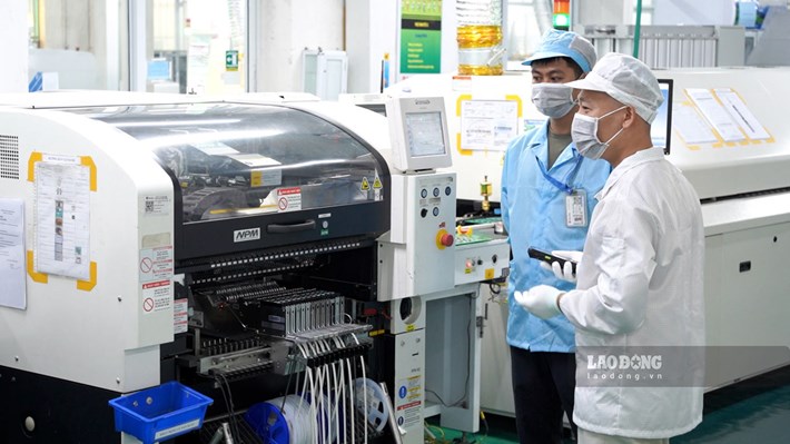 Many initiatives of Rang Dong Company workers are being applied to production, contributing to automating the production line, increasing productivity and saving billions of VND for businesses. Photo: Vu Linh