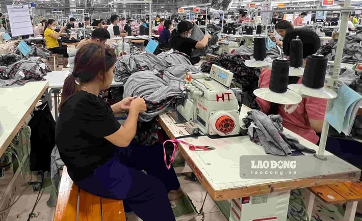 If unfortunately a work accident occurs, workers need to proactively store emergency documents, medical records... to ensure their rights when receiving compensation and allowances according to regulations. Photo: Minh Huong