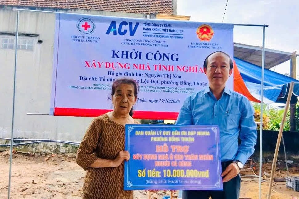 Quỹ Đền ơn đáp nghĩa phường Đồng Thuận hỗ trợ cho gia đình chính sách. Ảnh: Trung tâm Dịch vụ Tổng hợp Phường Đồng Thuận