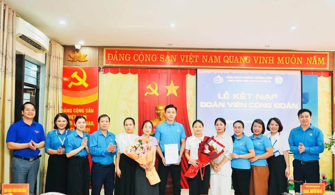 Công đoàn Bệnh viện Sản Nhi Nghệ An kết nạp 126 đoàn viên mới