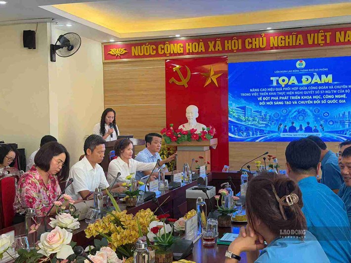 Bà Nguyễn Thị Lan Anh phát biểu tại tọa đàm sáng 3.10. Ảnh: Mai Hương
