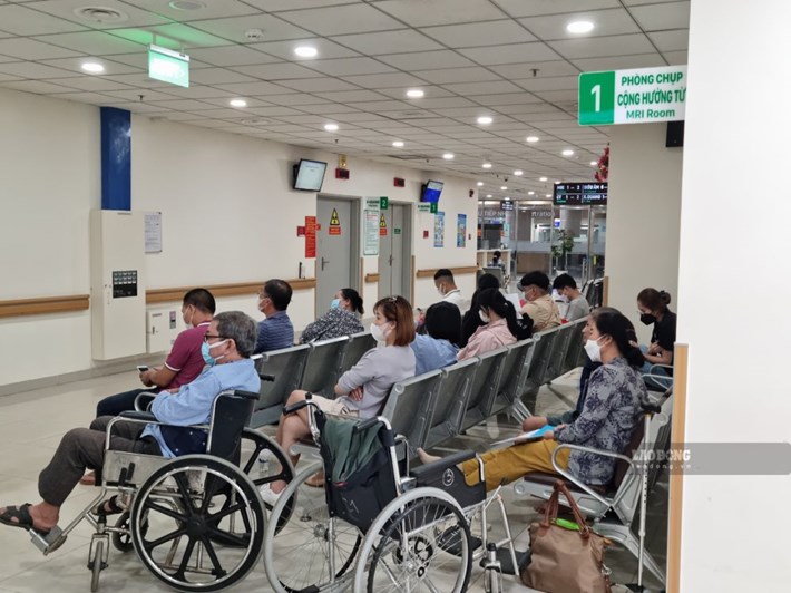 Tập thể đơn vị trực thuộc Bộ Y tế có quá trình xây dựng và phát triển từ 10 năm trở lên có nhiều thành tích đóng góp vào sự nghiệp xây dựng và phát triển ngành y tế thì được nhận Bằng khen của Bộ Y tế. Ảnh: Nam Dương (chụp tháng 10.2025).