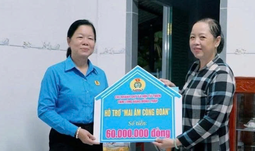 Đồng Tháp bàn giao 2 nhà "Mái ấm Công đoàn" cho đoàn viên khó khăn
