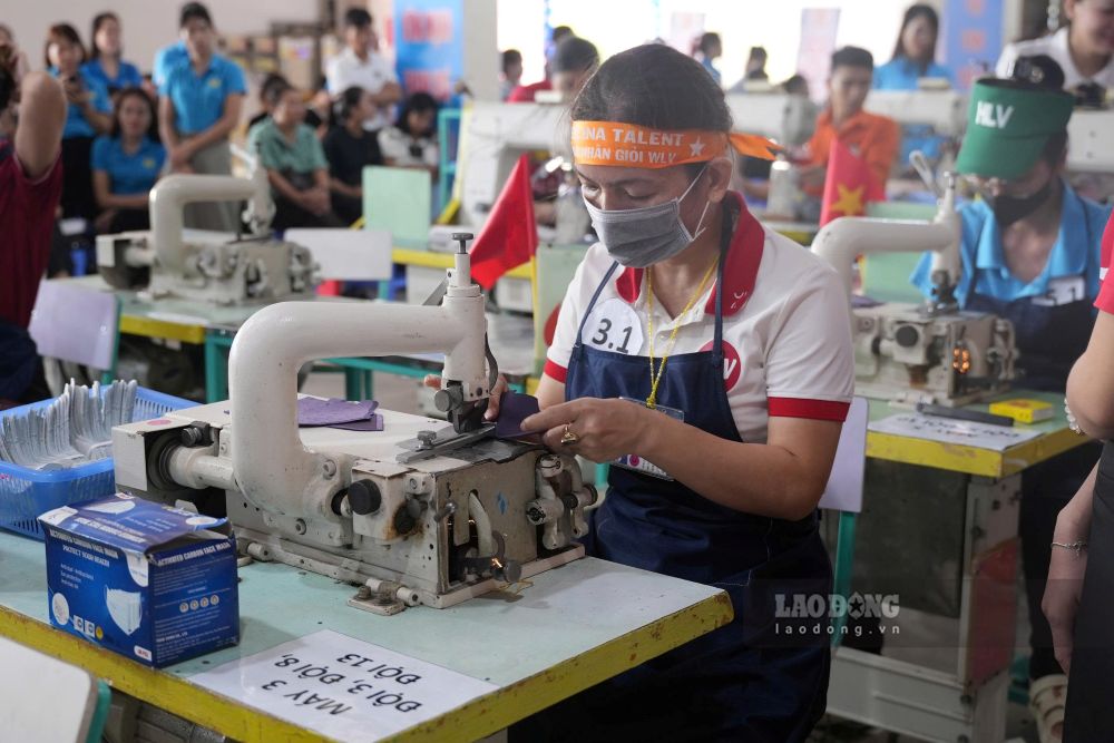 Công nhân Thanh Hóa tranh tài kỹ năng nghề giày da, may mặc