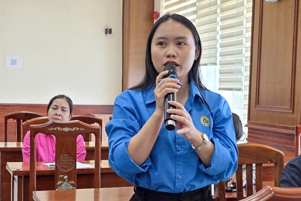 Cán bộ Công đoàn cơ sở trao đổi tại buổi tập huấn. Ảnh: Công đoàn phường Quy Nhơn