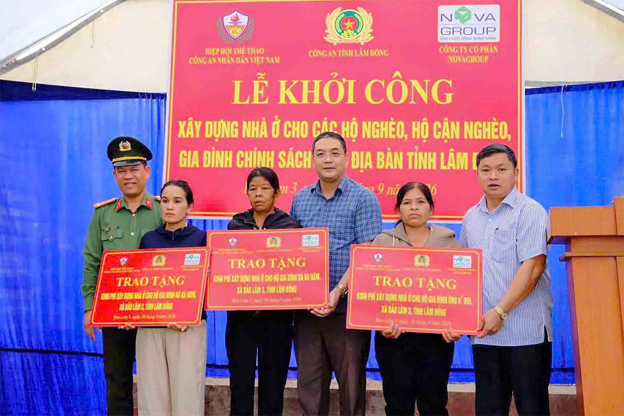 La policía de Lâm Đồng apoya la construcción de 30 casas para hogares en dificultades